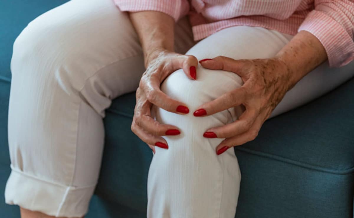 7 Exercises You Can Do At Home To Relieve Joint Pain During Winter