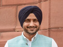 Arvind Kejriwal, Harbhajan Singh AAP Star Campaigners For Delhi Civic Polls Arvind Kejriwal, Harbhajan Singh AAP Star Campaigners For Delhi Civic Polls