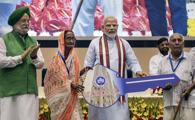 PM Modi Hands Over Keys To Over 3,000 New Homes For Poor In Delhi