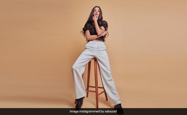 Hrithik Roshan Summed Up Girlfriend Saba Azad's Pics In A Single Word