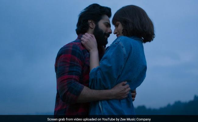 <i>Bhediya</i> Song <i>Apna Bana Le</i>: Kriti Sanon And Varun Dhawan Redefine Romance