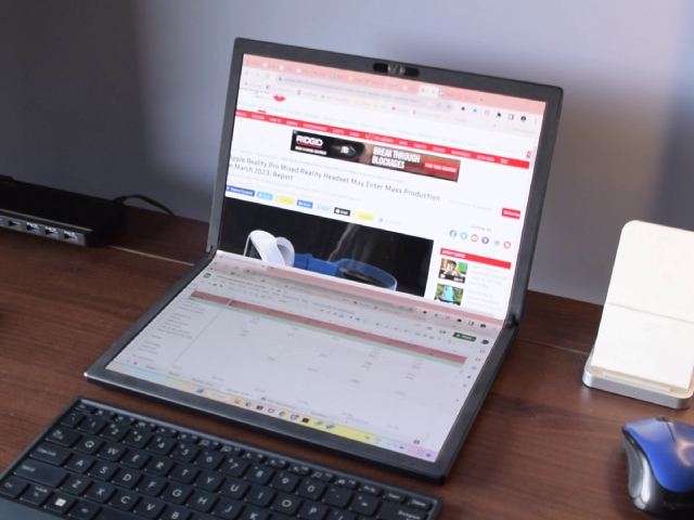 Asus Zenbook 17 Fold OLED (UX9702) Review: Flexing Hard