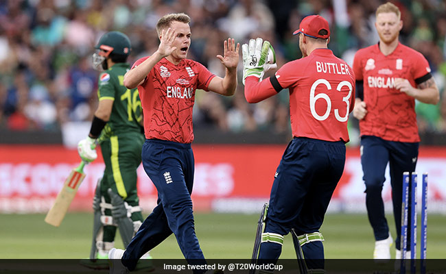 टी 20 विश्व कप के फाइनल में इंग्लैंड के खिलाड़ियों ने क्यों पहनी है काली पट्टी?