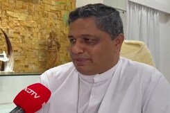 Kerala Priest On What His Meeting With Shashi Tharoor Hints At Kerala Priest On What His Meeting With Shashi Tharoor Hints At