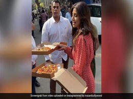 Video Viral: मुंबई में शिल्पा शेट्टी ने खोला नया रेस्टोरेंट, ओपनिंग पर पैपराजी को इस अंदाज में खिलाया पिज्जा Video Viral: मुंबई में शिल्पा शेट्टी ने खोला नया रेस्टोरेंट, ओपनिंग पर पैपराजी को इस अंदाज में खिलाया पिज्जा