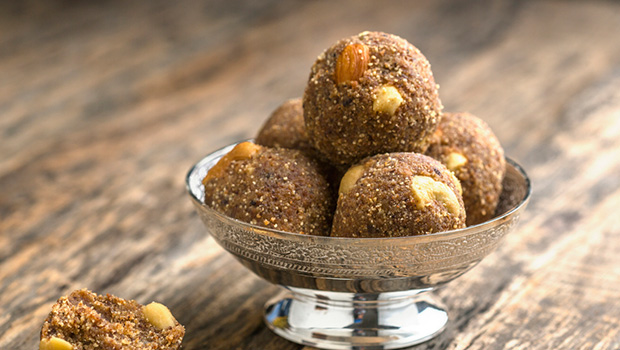 Winter Special Ladoo: स्वाद और सेहत से भरपूर है पंजाब में बनने वाली आटे की पिन्‍नी, नोट करें रेसिपी