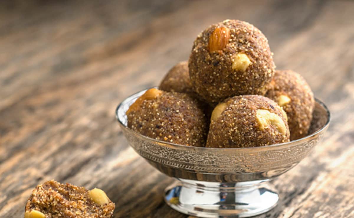 Winter Special Ladoo: स्वाद और सेहत से भरपूर है पंजाब में बनने वाली आटे की पिन्‍नी, नोट करें रेसिपी