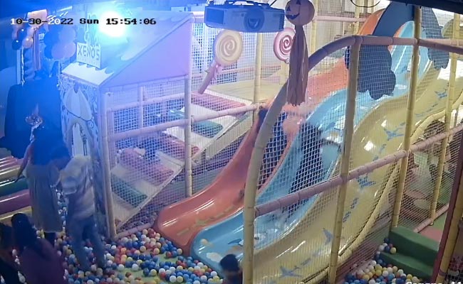 Girl, 3, Falls Unconscious While Playing In Mumbai Mall, Dies