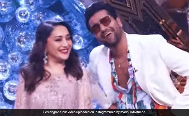 विक्की कौशल ने माधुरी दीक्षित को बताया 'चांद का टुकड़ा', किशोर कुमार के गाने पर इस अंदाज में किया डांस