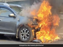Video: Mumbai Car Bursts Into Flames On Flyover Video: Mumbai Car Bursts Into Flames On Flyover