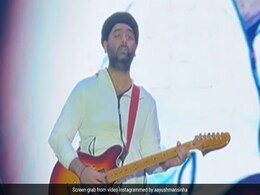Arijit Singh Sings '<i>Pasoori</i>' At A Mumbai Concert, Internet Loves It Arijit Singh Sings '<i>Pasoori</i>' At A Mumbai Concert, Internet Loves It