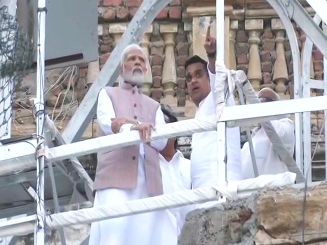 गुजरात पुल हादसा : PM मोदी मोरबी पहुंचे, घटनास्‍थल का लिया जायजा 