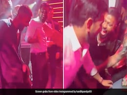 VIDEO: धोनी ने पंड्या के साथ 'गंदी बात' पर किया ऐसा डांस फैन्स रह गए हैरान, बोले- क्या जुगलबंदी है ! VIDEO: धोनी ने पंड्या के साथ 'गंदी बात' पर किया ऐसा डांस फैन्स रह गए हैरान, बोले- क्या जुगलबंदी है !