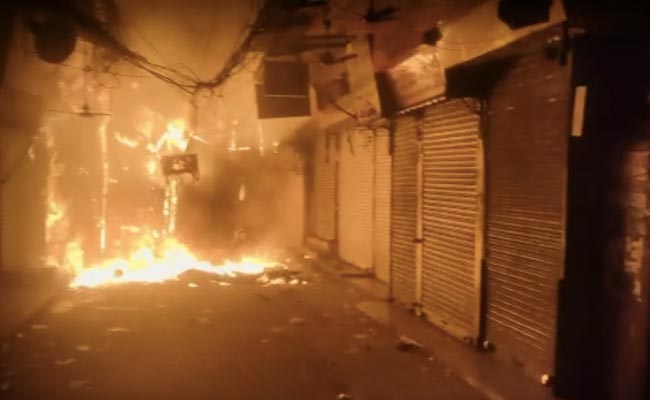 Delhi: भागीरथ पैलेस के शॉप में लगी आग, फायर बिग्रेड की 12 गाड़ियां मौके पर