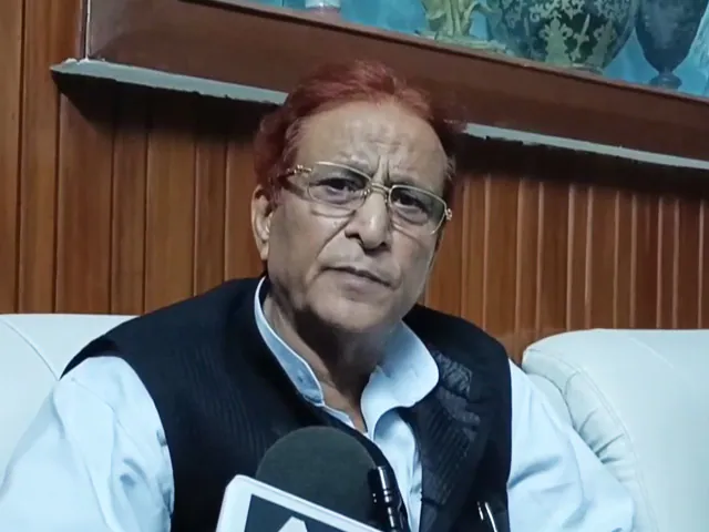 "वोट मांगने का हक अभी खत्म नहीं हुआ", जया प्रदा के दावे पर आजम खान