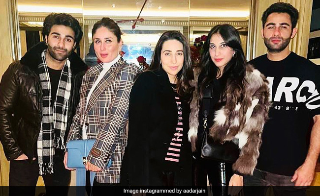 Kareena-Karisma Kapoor, Aadar-Armaan Jain And Anissa Malhotra Pose For A Pic