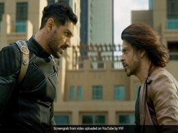 Shah Rukh Khan's <i>Pathaan</i> Teaser Reviewed By Alia Bhatt, Hrithik Roshan, Anushka Sharma And Others Shah Rukh Khan's <i>Pathaan</i> Teaser Reviewed By Alia Bhatt, Hrithik Roshan, Anushka Sharma And Others