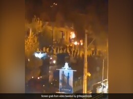 Video: Protestors Burn Down Home Of Iran's 1st Supreme Leader Khomeini Video: Protestors Burn Down Home Of Iran's 1st Supreme Leader Khomeini