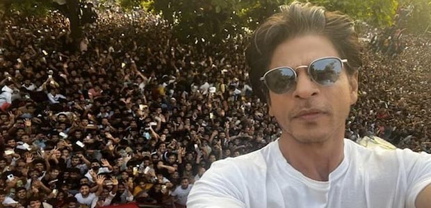 How Shah Rukh Khan's Fans Celebrated His Birthday With Cake And Food