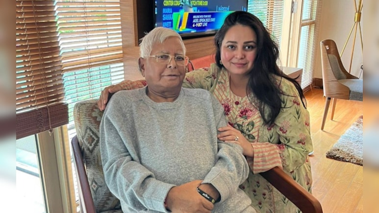 ये तो बस मांस का छोटा टुकड़ा… जब रोहिणी ने पिता को दी थी किडनी, आज परिवार से क्यों इतनी आहत