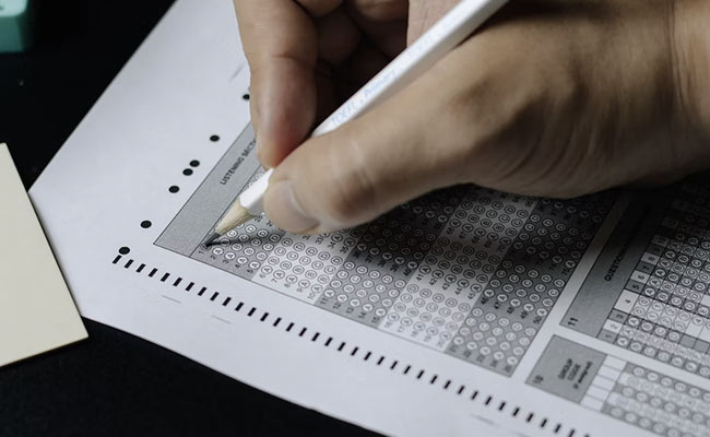 11 साल के बच्चे ने IQ Test में अल्बर्ट आइंस्टीन को पछाड़ा, परीक्षा के बीच जबकि हो गई थी ये ग़लती...