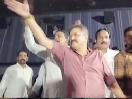 महाराष्ट्र : फिल्म हर हर महादेव को लेकर हंगामा, एनसीपी नेता ने चलता शो करवाया बंद, दर्शक की हुई पिटाई महाराष्ट्र : फिल्म हर हर महादेव को लेकर हंगामा, एनसीपी नेता ने चलता शो करवाया बंद, दर्शक की हुई पिटाई