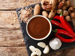 This Tangy Imli Chutney Goes Perfectly With Your Favourite Amritsari Kulcha