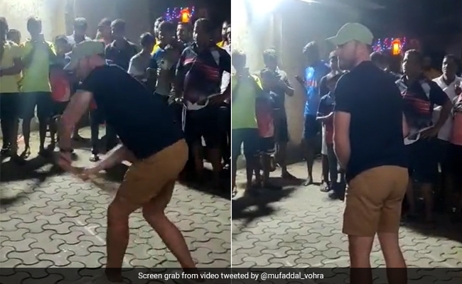 Watch: AB de Villiers Spotted Playing Street Cricket With Fans In Mumbai