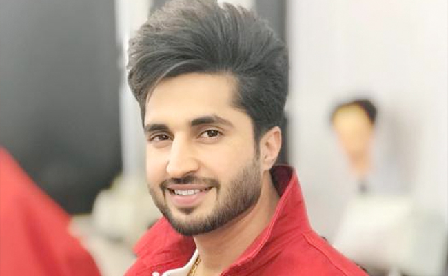 जस्सी गिल ने पैसे जुटाने के लिए कभी धोईं थीं कारें, आज हर किसी के ज़ुबां पर हैं उन्हीं के गाने