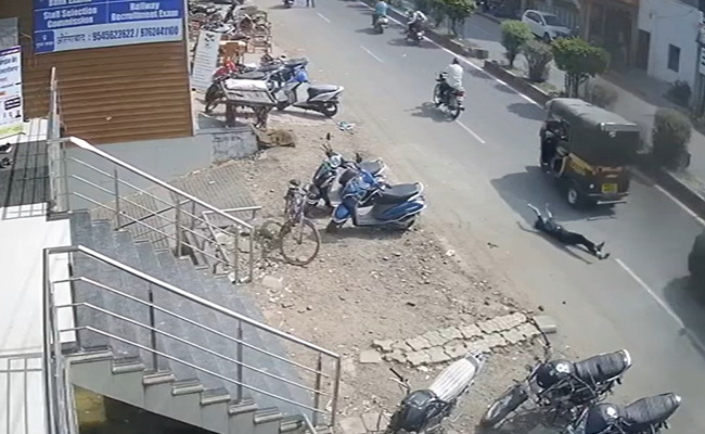 Video: Maharashtra Girl Jumps Out Of Auto To Escape Harassment