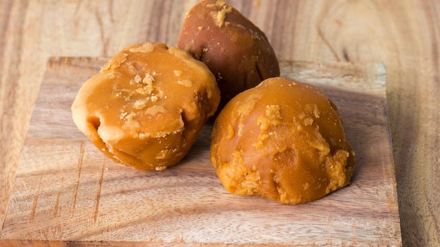 Jaggery can be combined with other ingredients like milk, coconut, sesame seeds