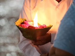Vastu Tips: पितरों की तस्वीर लगाने में की गई यह गलती बन सकती है पितृ दोष का कारण, जानें कहां लगाएं फोटो Vastu Tips: पितरों की तस्वीर लगाने में की गई यह गलती बन सकती है पितृ दोष का कारण, जानें कहां लगाएं फोटो