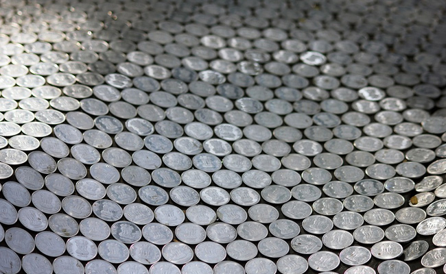 Court Allows Man To Pay Maintenance Dues To Wife In 1 And 2 Rupee Coins