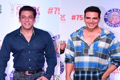 Salman Khan And Akshay Kumar Clicked At <i>Uunchai</i> Screening Salman Khan And Akshay Kumar Clicked At <i>Uunchai</i> Screening
