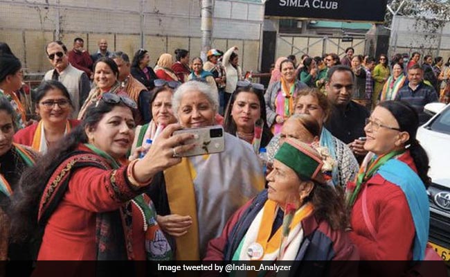 Himachal Congress Women's Wing Workers Take Selfies With Nirmala Sitharaman