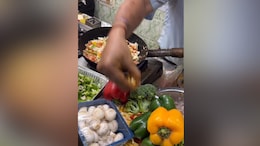 Watch: Street Vendor Makes Egg Pizza In Kulhad; Internet Calls It "Egg Sabzi"