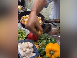 Watch: Street Vendor Makes Egg Pizza In Kulhad; Internet Calls It "Egg Sabzi"