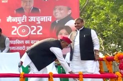 Akhilesh Yadav Touches Feet of Shivpal Yadav During Campaigning Akhilesh Yadav Touches Feet of Shivpal Yadav During Campaigning