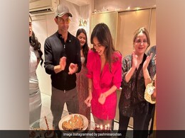 ऋतिक रोशन ने मनाया बहन पश्मीना का जन्मदिन, फोटो देख फैंस बोले- यह तो कॉपी दिखती है ऋतिक रोशन ने मनाया बहन पश्मीना का जन्मदिन, फोटो देख फैंस बोले- यह तो कॉपी दिखती है