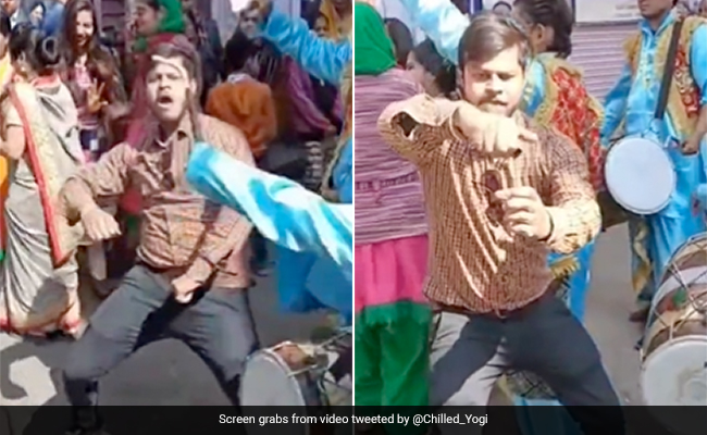 डांस करते-करते लड़के ने बिना बोले इशारों में कह दी पूरी बात, Video देखकर बताएं आपने क्या समझा ?
