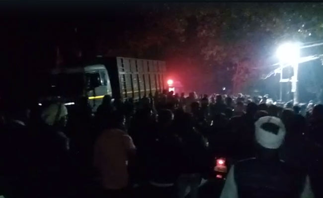 बिहार: वैशाली में सड़क किनारे पूजा कर रहे दर्जनों लोगों को ट्रक ने रौंदा, 8 की मौके पर ही मौत