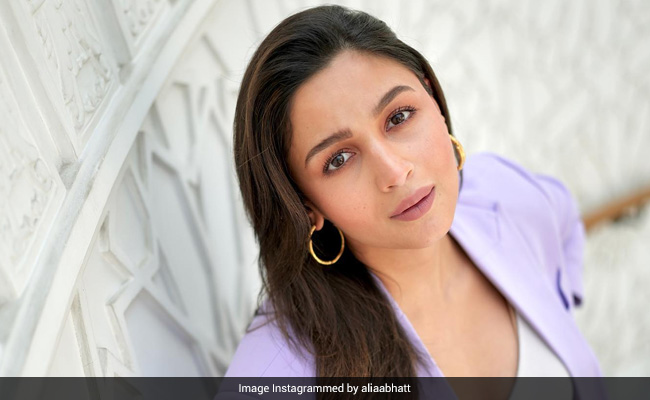 Pregnant Alia Bhatt Admitted To Hospital. Neetu Kapoor, Soni Razdan Visit Mom-To-Be