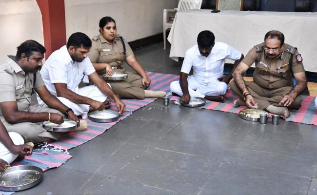 In A First, Tamil Nadu Prison Chief Eats With Jail Inmates