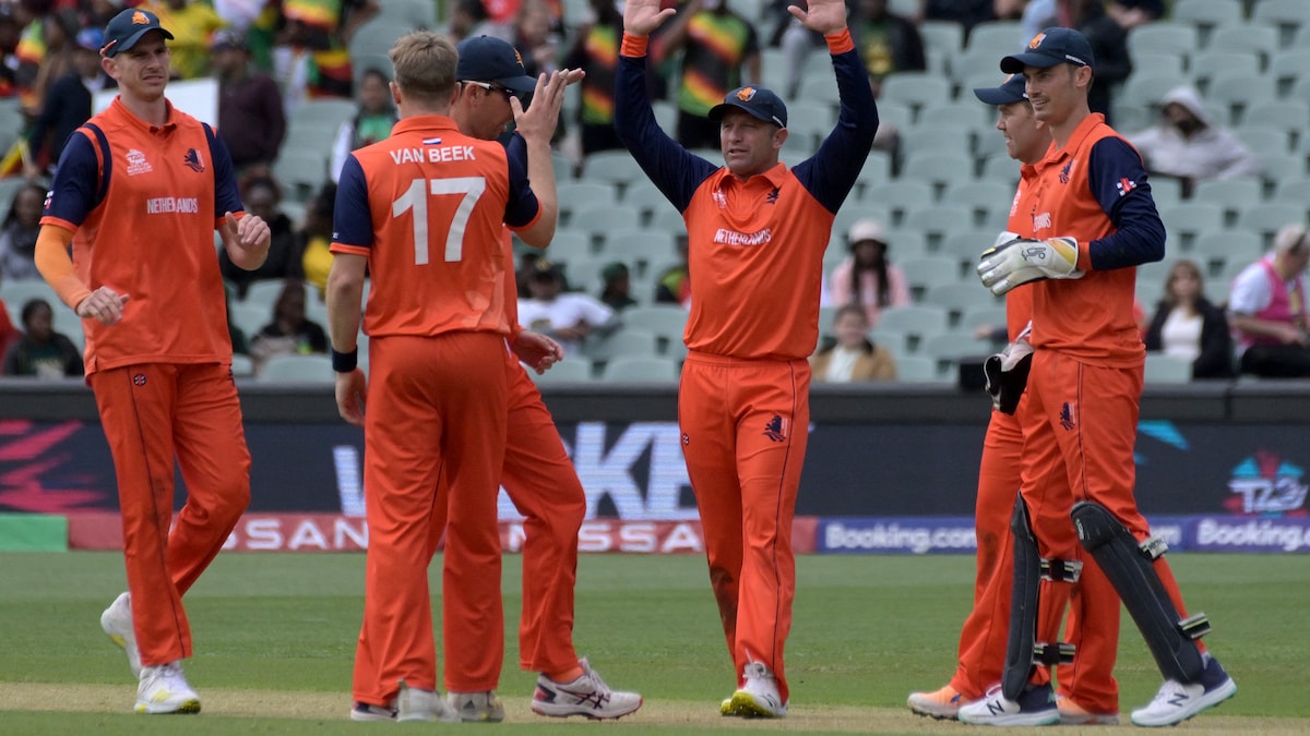 zimbabwe-vs-netherlands-t20-world-cup-2022-live-score-updates-paul-van-meekeren-s-three-wicket-haul-bundles-zimbabwe-at-117-or-cricket-news