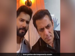 बैठे-बैठे वरुण धवन के सामने भेड़िया बन गए सलमान खान, एक्टर का डर के मारे हुआ बुरा हाल...देखें VIDEO  बैठे-बैठे वरुण धवन के सामने भेड़िया बन गए सलमान खान, एक्टर का डर के मारे हुआ बुरा हाल...देखें VIDEO