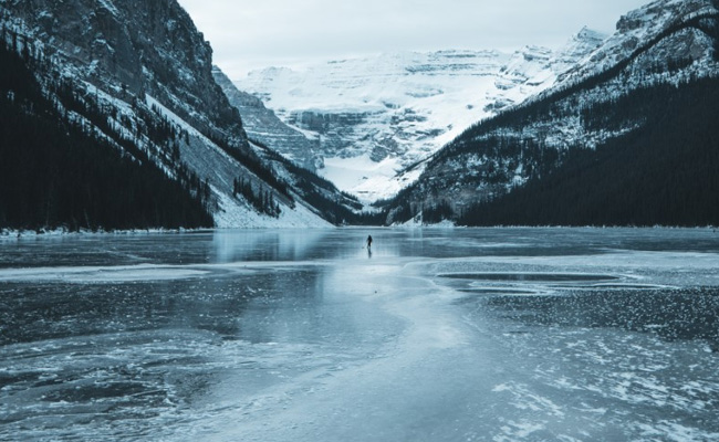 200 Rescued From Drifting Ice While Fishing In US Lake