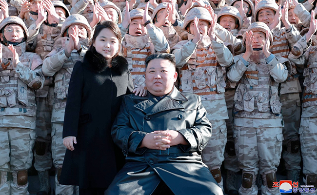 Kim Jong Un की बेटी दूसरी बार पिता संग आई नज़र, छिड़ी उत्तराधिकार की बहस
