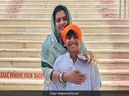 गुरु नानक जयंती पर बेटे युग के साथ गुरुद्वारे पहुंची काजोल, वायरल हो रही मां-बेटे की ये क्यूट फोटो गुरु नानक जयंती पर बेटे युग के साथ गुरुद्वारे पहुंची काजोल, वायरल हो रही मां-बेटे की ये क्यूट फोटो