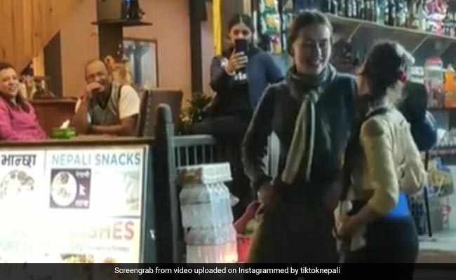 Video Of Tourist In Nepal Grooving To '<i>Aankh Maarey</i>' Goes Viral