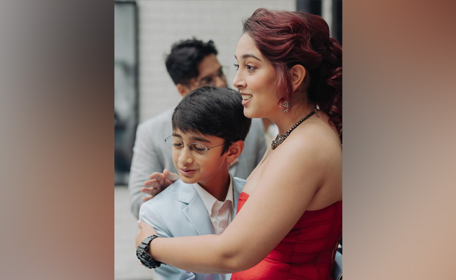 Ira Khan And Brother Azad In Adorable Moment From Her Engagement